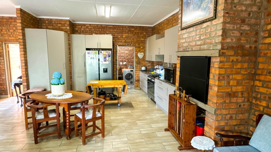 4 Bedroom Property for Sale in Fraaiuitsig Western Cape